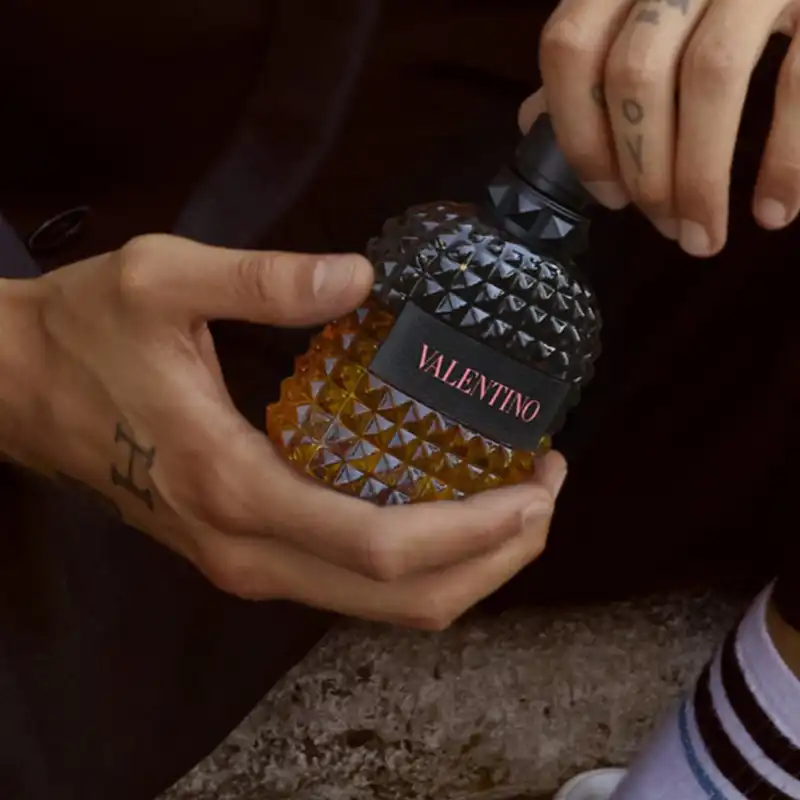 VALENTINO UOMO BORN IN ROMA CORAL FANTASY POUR LUI 6 VALENTINO UOMO BORN IN ROMA CORAL FANTASY POUR LUI – Image 4