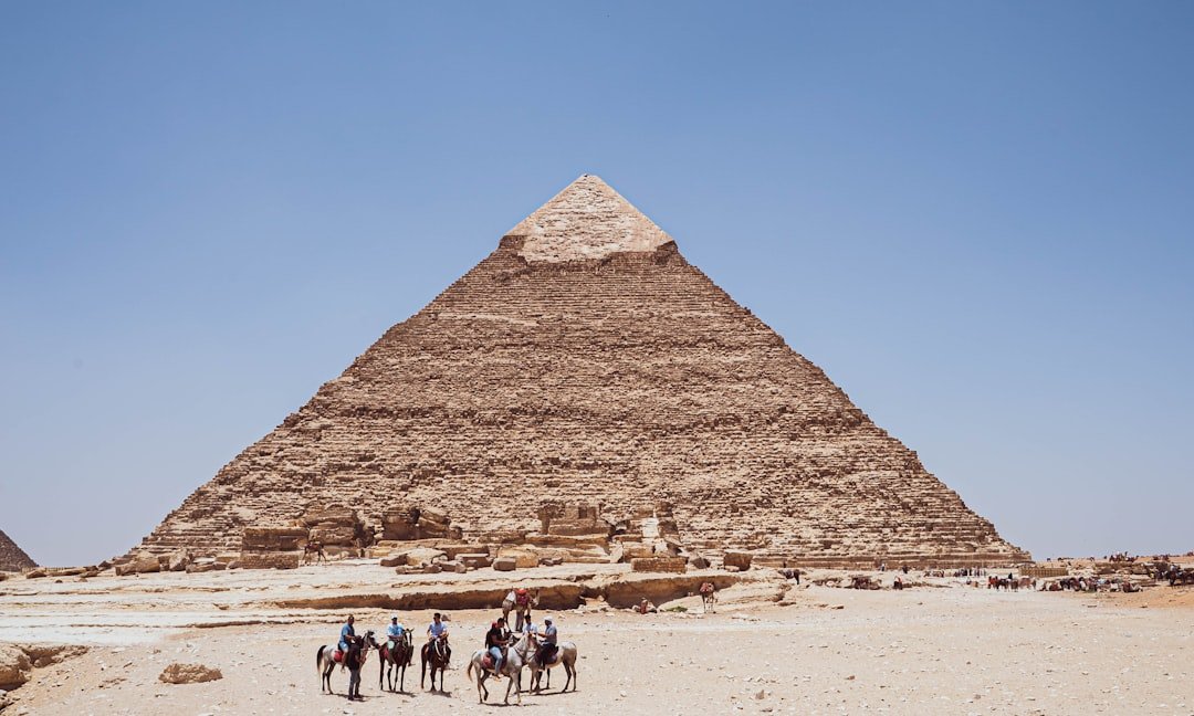 Unlocking the Secrets of Perfumery: A Beginner’s Guide to Reading an Olfactive Pyramid